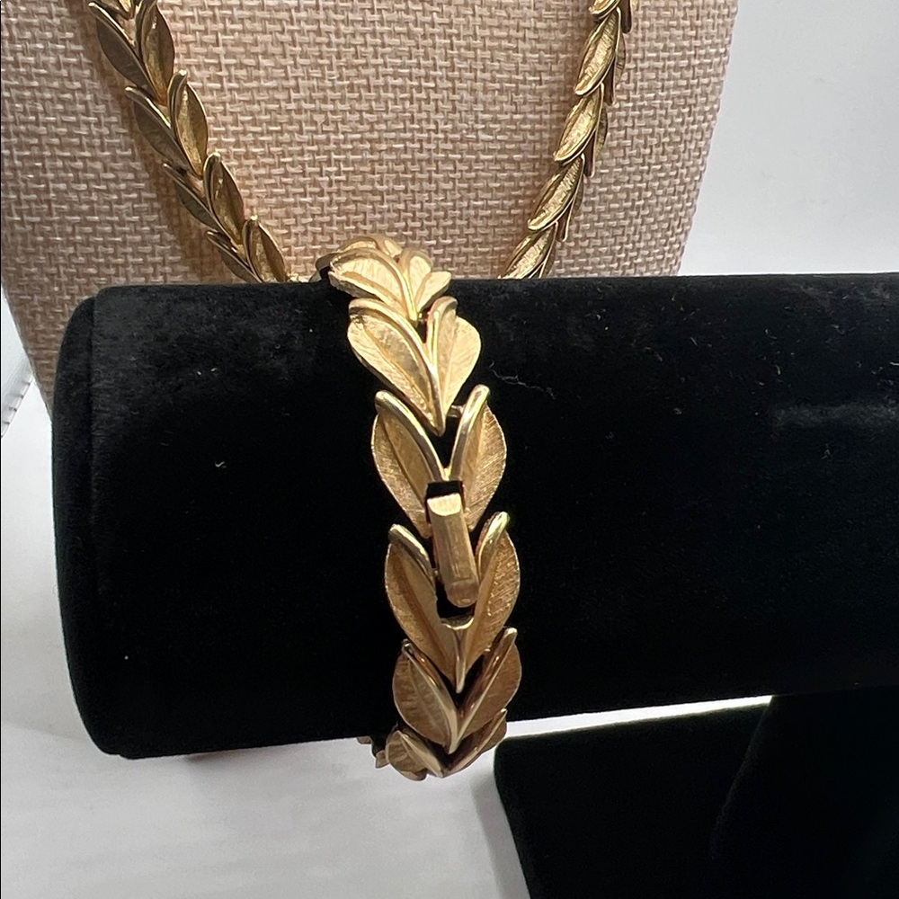 Vintage Trifari costume  Gold Leaf Necklace and Bracelet Set